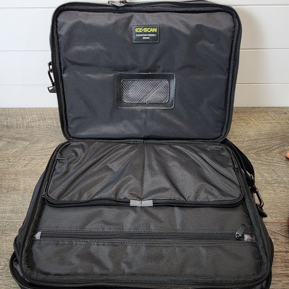 Kenneth Cole Reaction EZ-Scan 17" R-Tech Laptop Messenger Bag Black - Picture 6 of 12